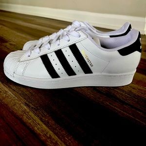 Adidas women's Superstar sneakers size 5.5 new never worn